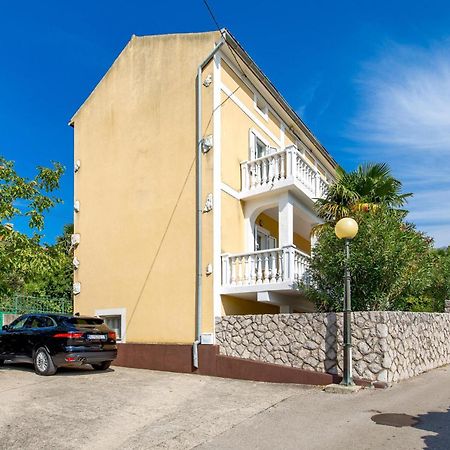 Beautiful Apartment In Omisalj With Kitchen Luaran gambar