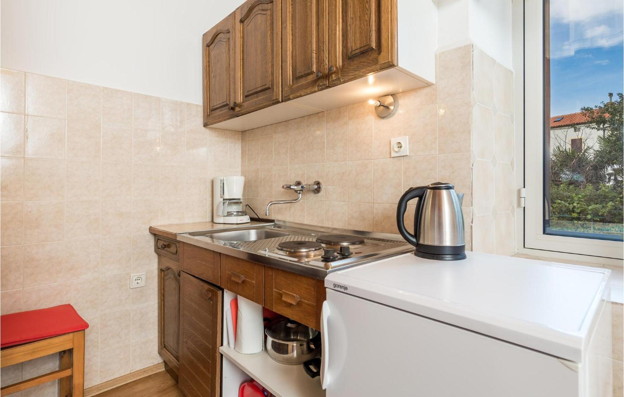 Beautiful Apartment In Omisalj With Kitchen Luaran gambar