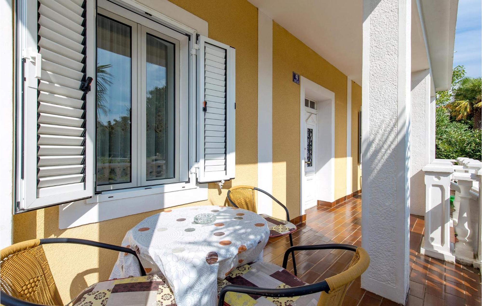 Beautiful Apartment In Omisalj With Kitchen Luaran gambar