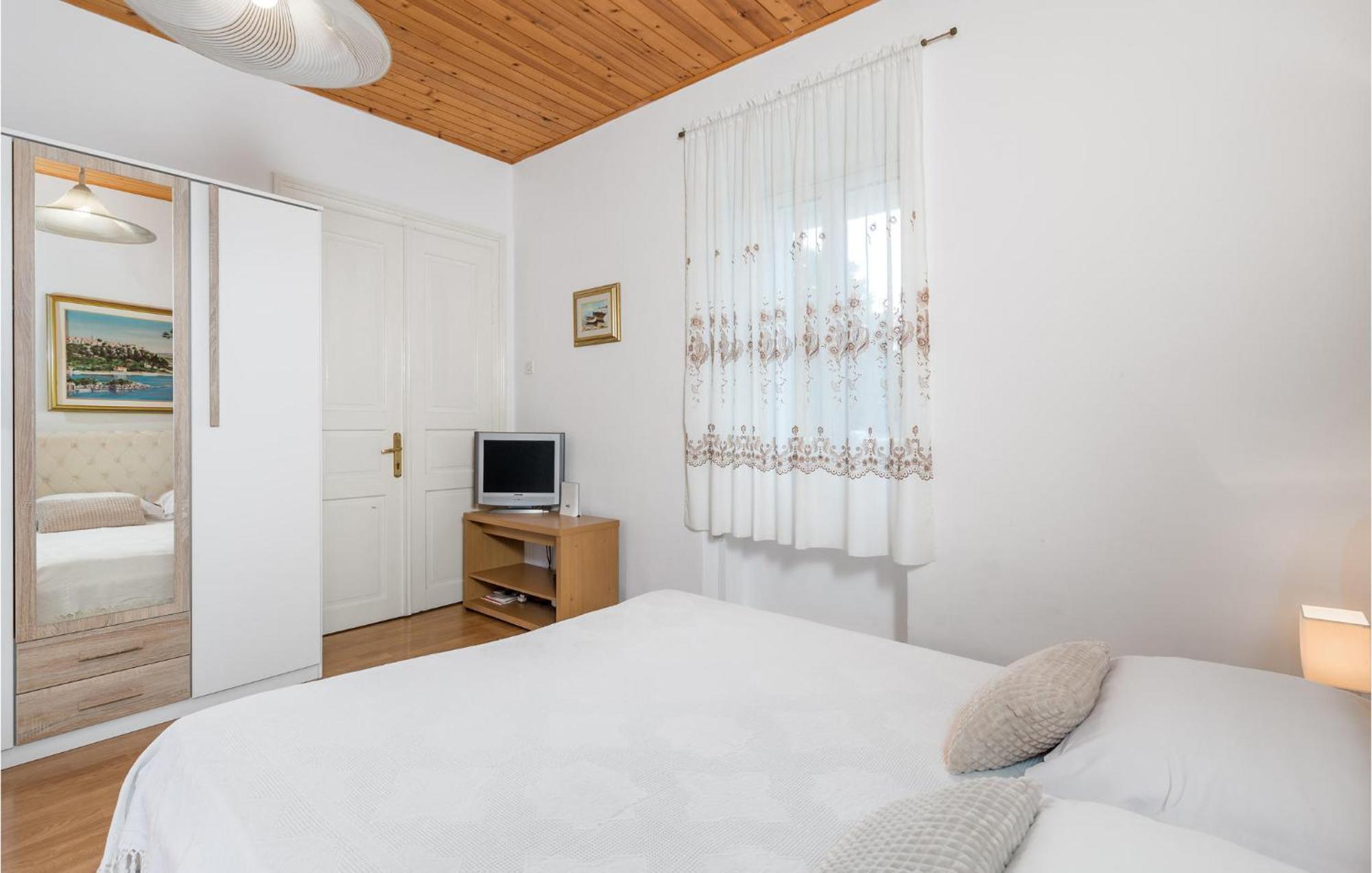 Beautiful Apartment In Omisalj With Kitchen Luaran gambar