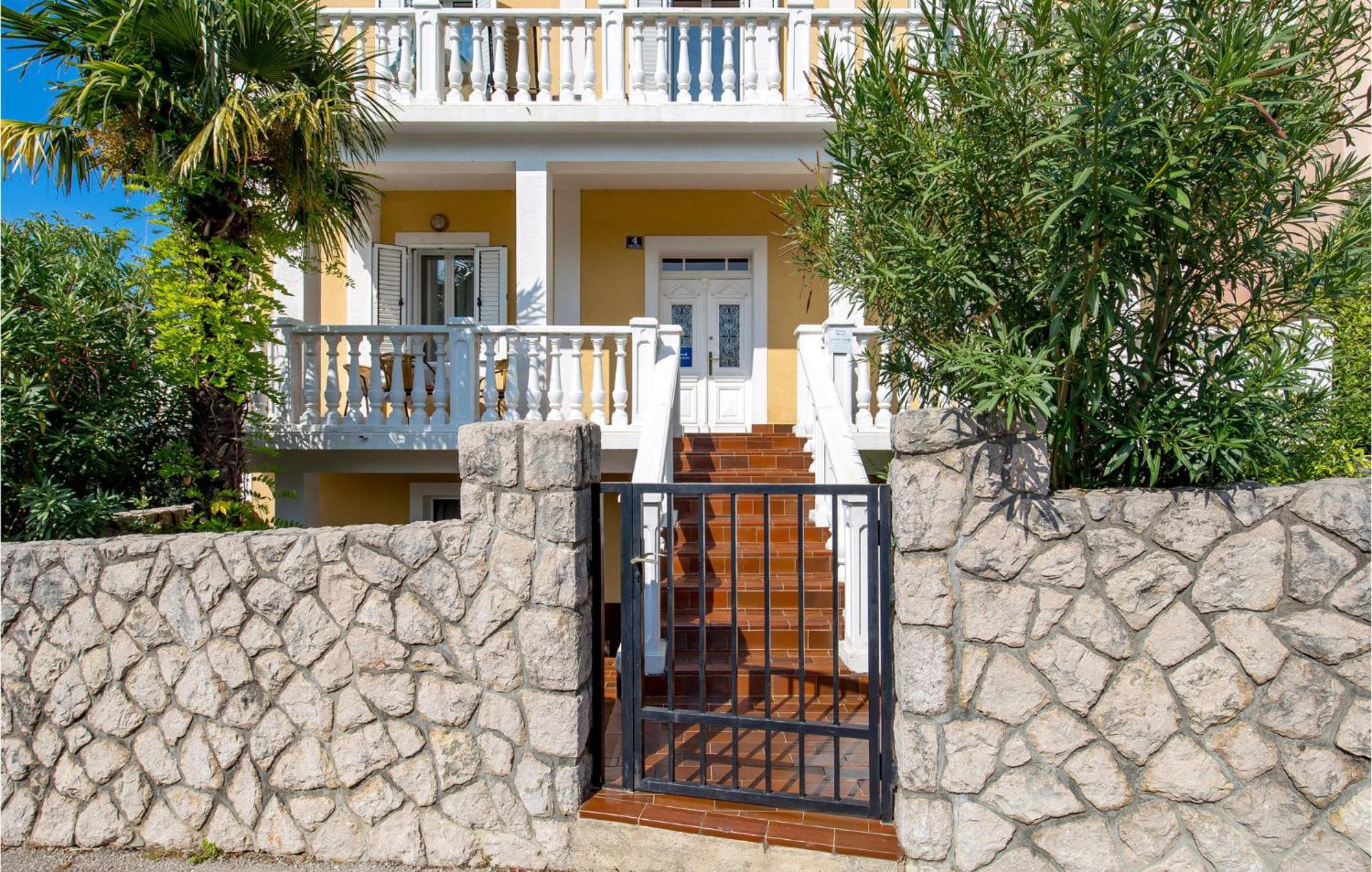 Beautiful Apartment In Omisalj With Kitchen Luaran gambar